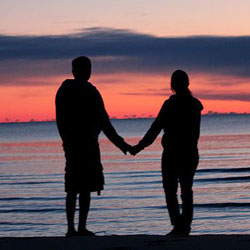 lovers holding hands sea beach