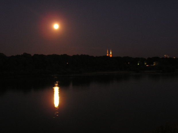 moonlight-reflection-water