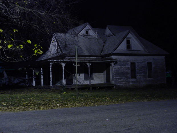 short-story-haunted-bungalow-night