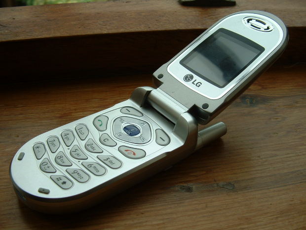 silver-mobile-phone