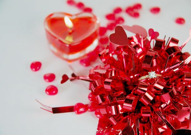 love-candle-ribbon