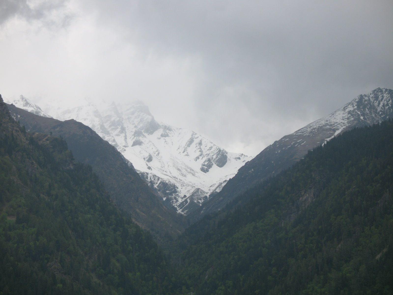 Himalaya-snow-hill-traking